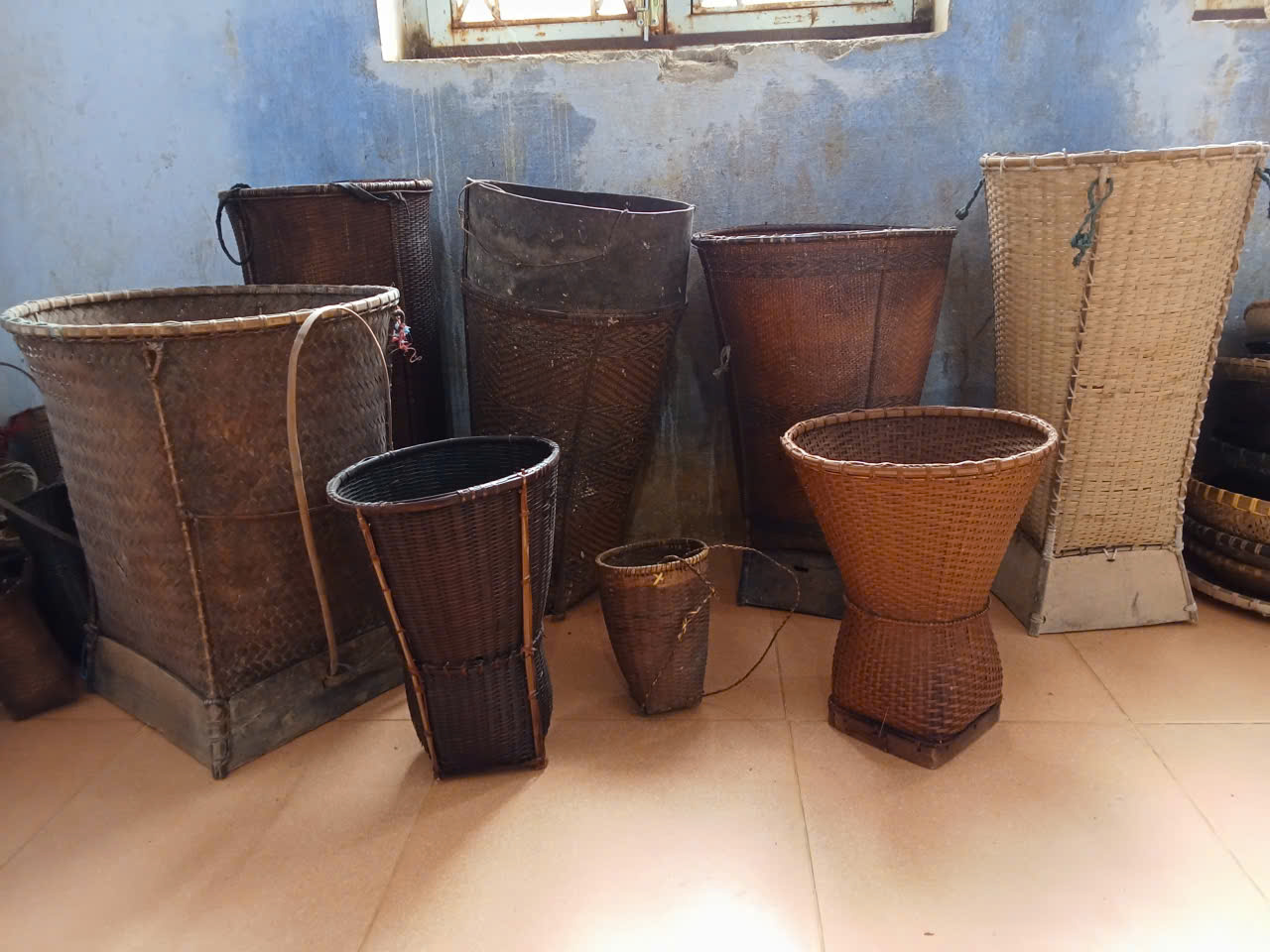 CÁI GÙI