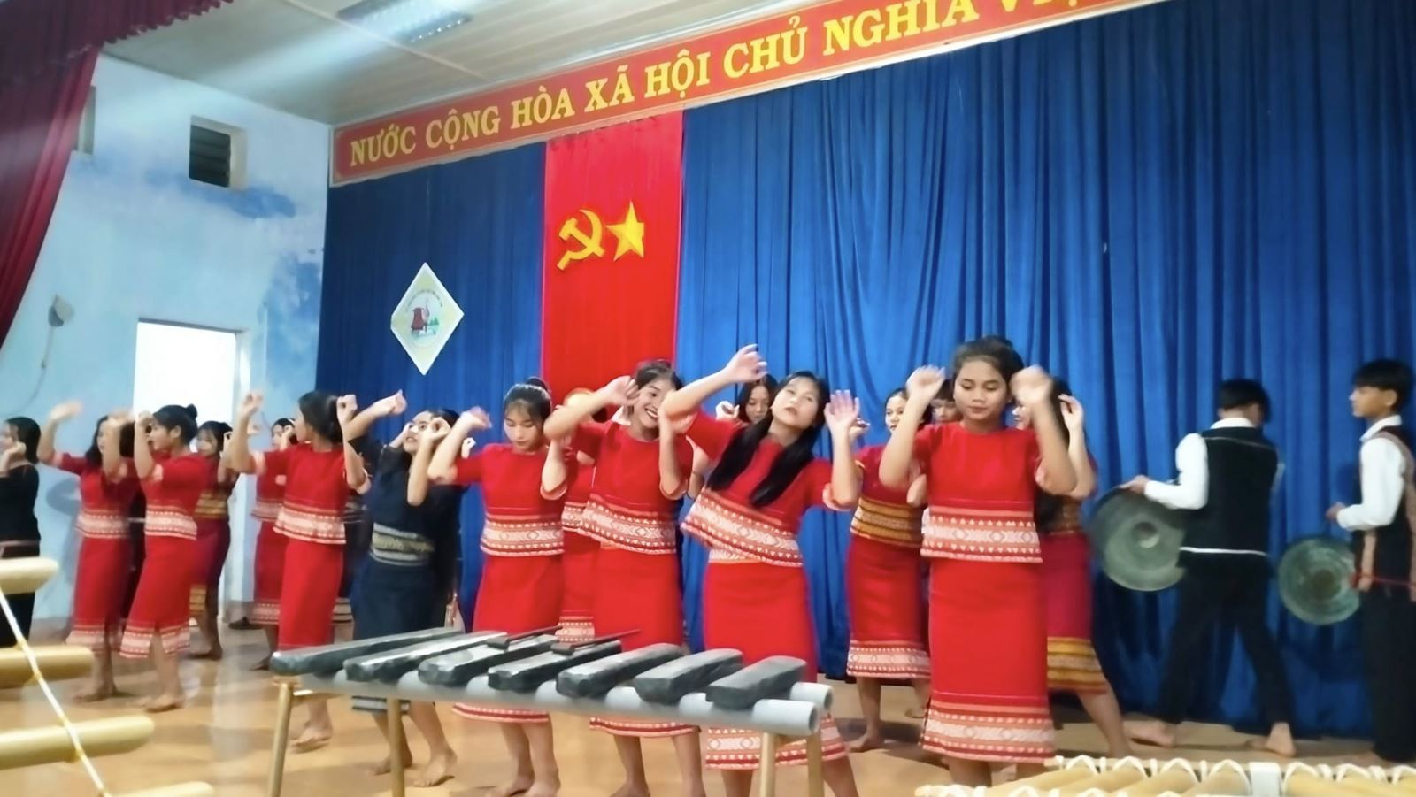 Văn nghệ cồng chiêng