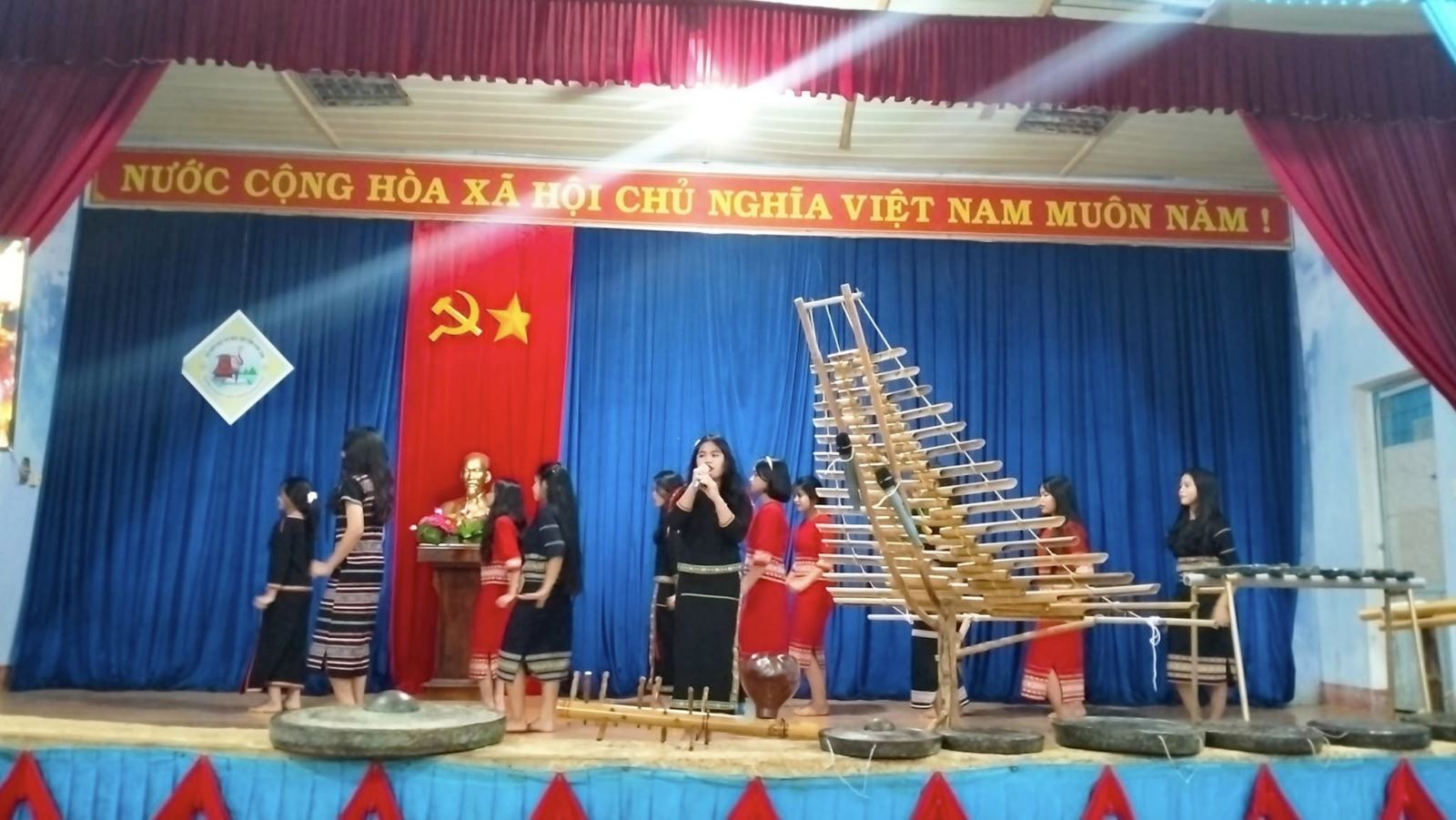 Văn nghệ cồng chiêng