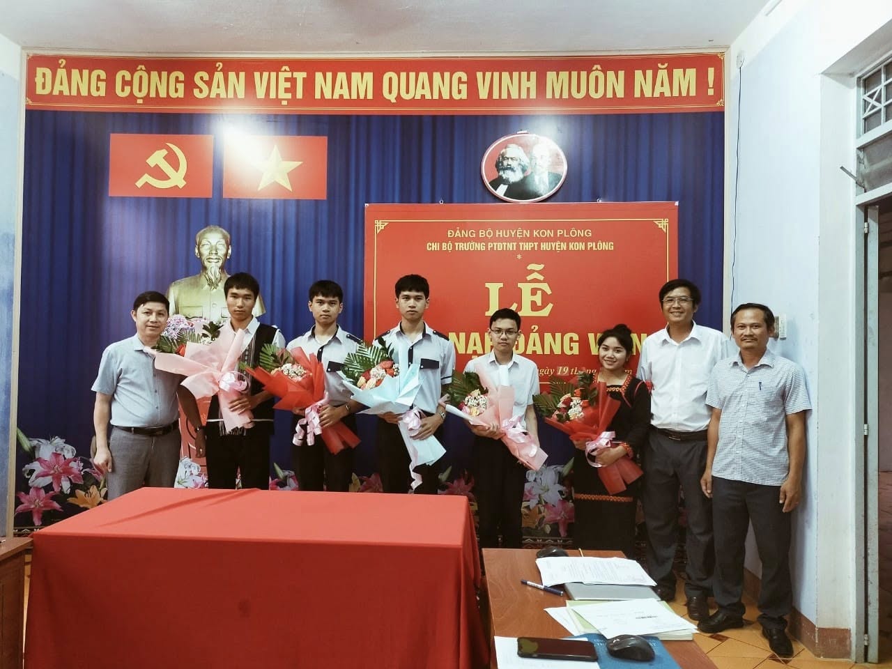 Kết nạp đảng viên