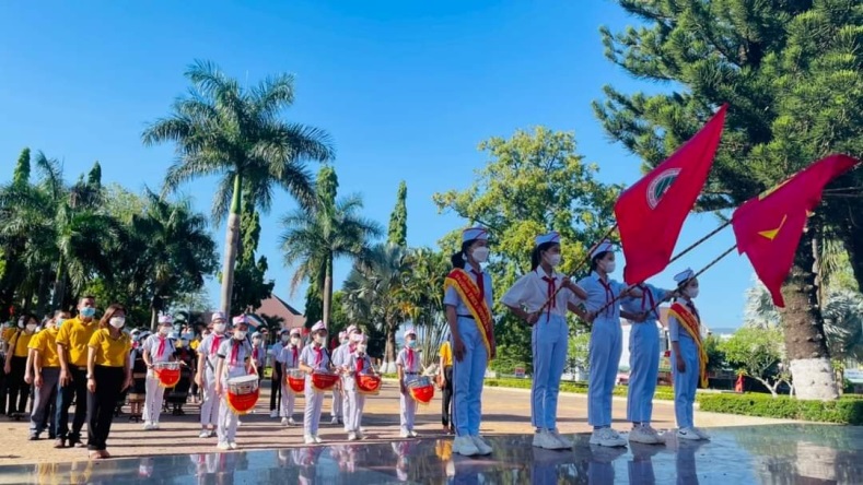 Liên đội Trường Trung học cở sở Nguyễn Du tổ chức Hành trình về nguồn năm học 2021 – 2022